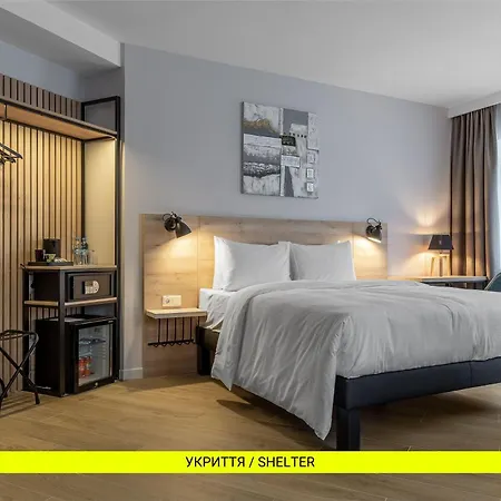 מלון Kontrakt Boutique 3*